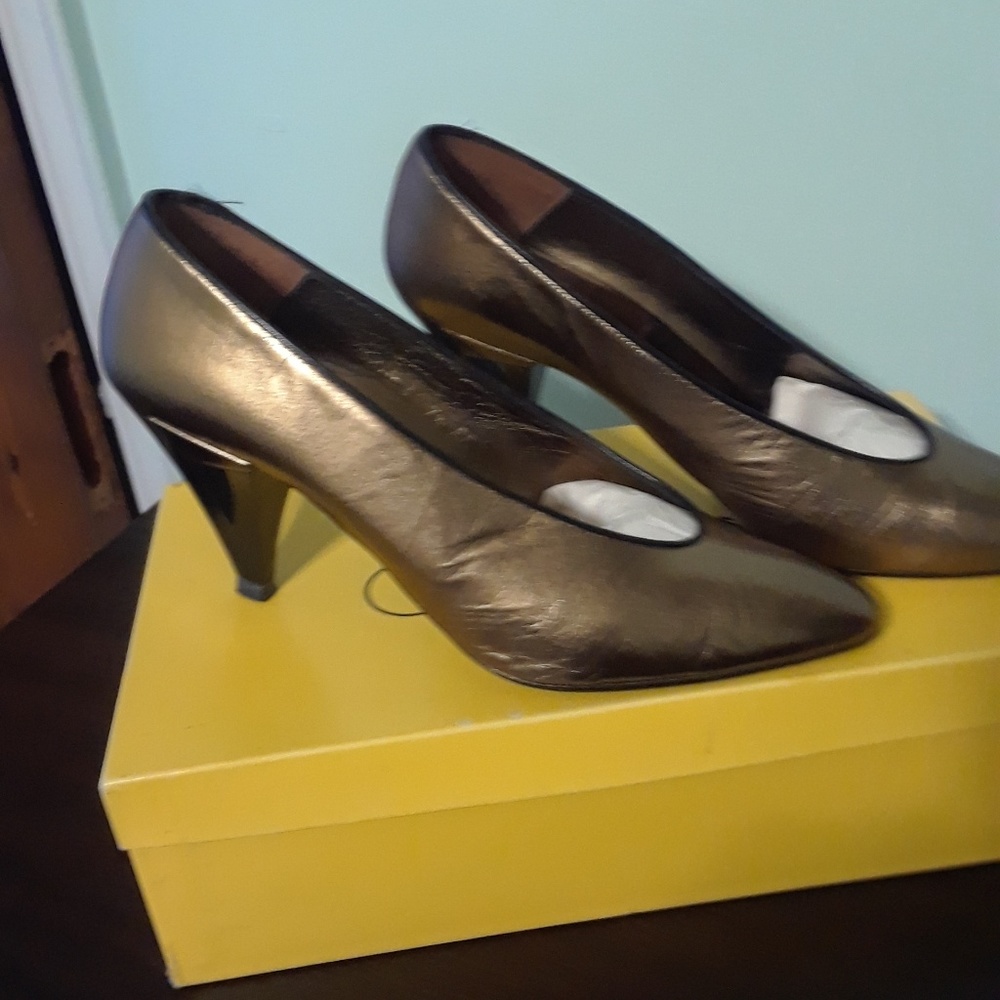 Bronze Pump - Picture 2 of 4